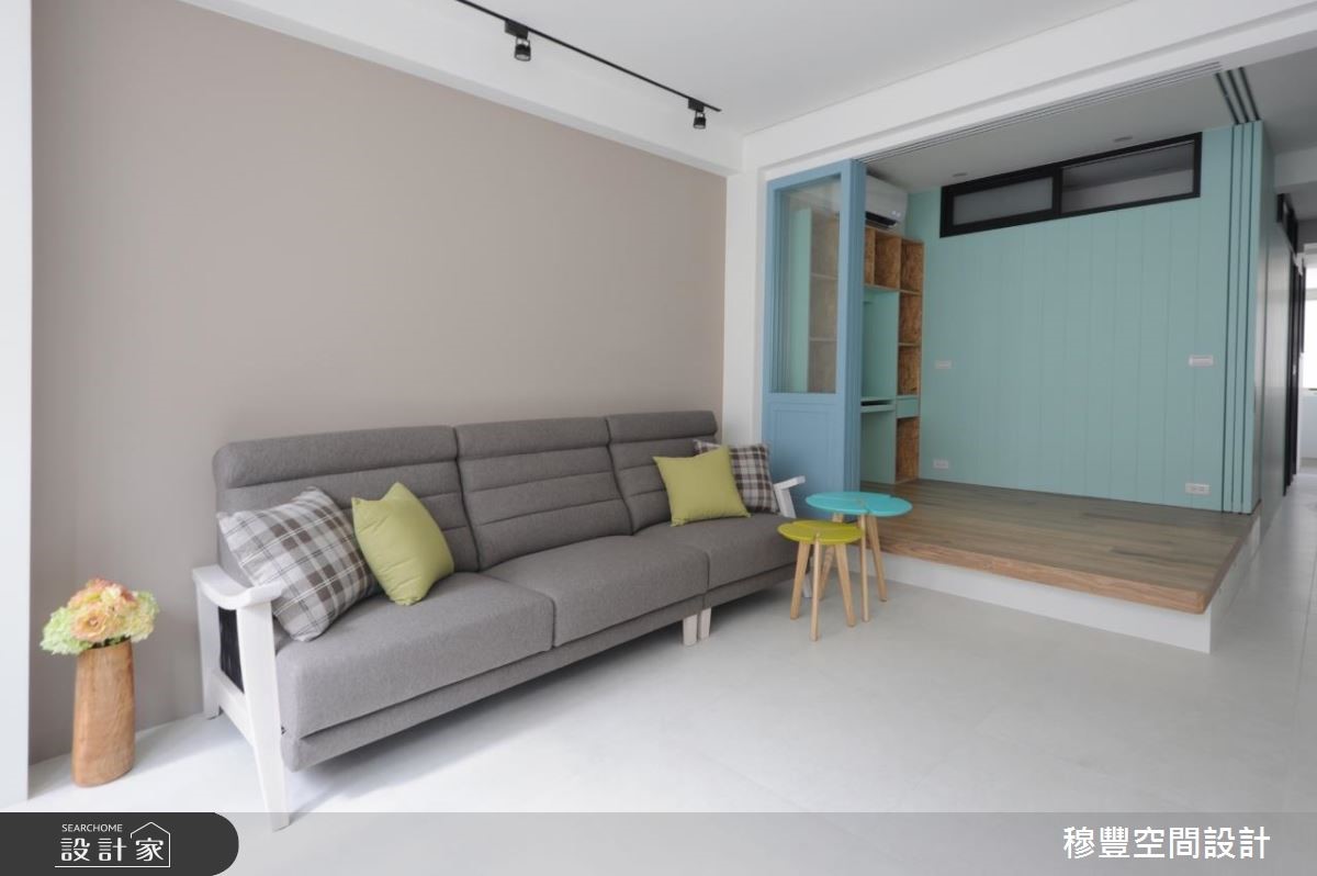 40 年的老屋為傳統長屋，採光極差、漏水嚴重，甚至壁